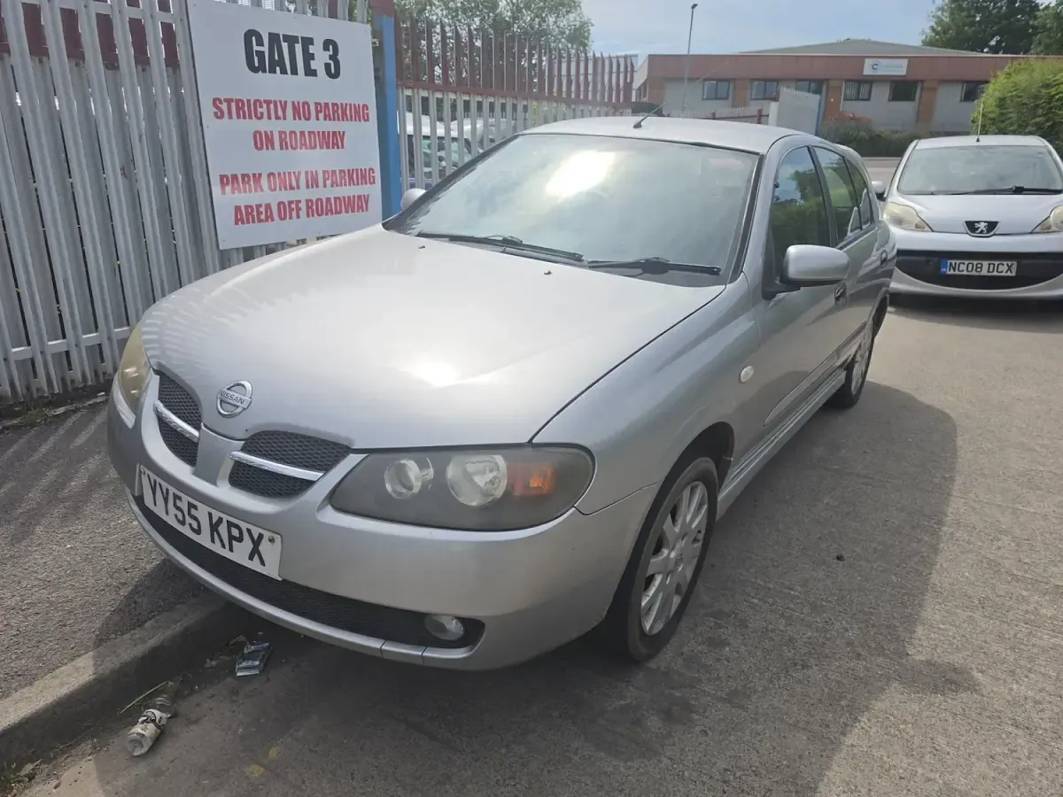 Used Nissan Almera 98 HP (72 kW) 2005 Silver Hatchback