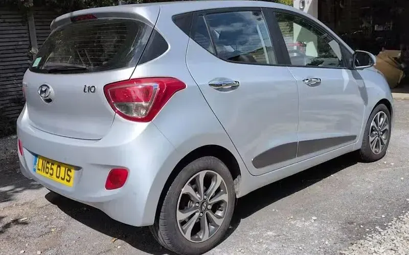 Used Hyundai i10 Premium SE 87 HP (63 kW) 2015 Silver Hatchback