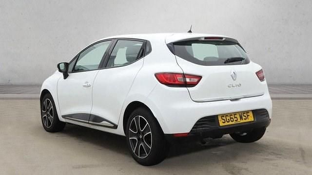 Used Renault Clio IV Dynamique 75 HP (55 kW) 2015 White Hatchback