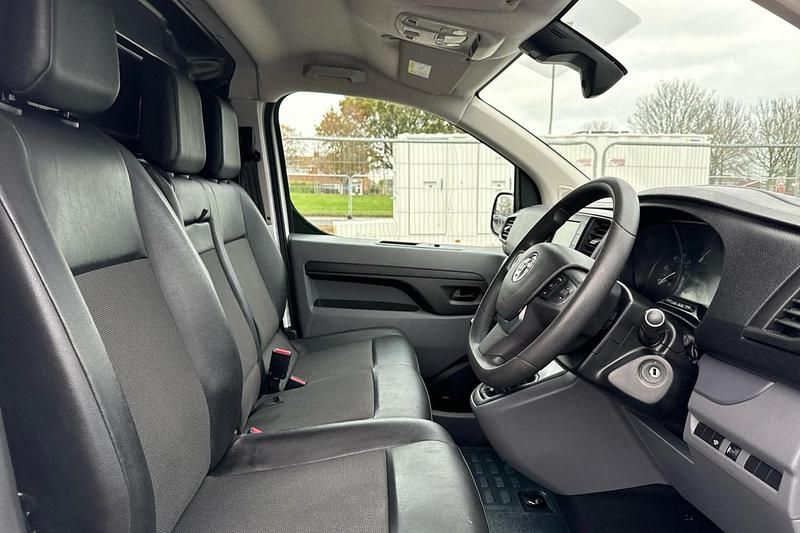 Used Vauxhall Vivaro Sportive 100 HP (73 kW) 2020 White MPV