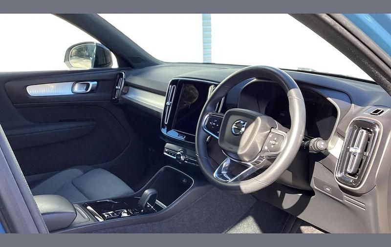 Used Volvo XC40 Plus 161 HP (118 kW) 2023 Blue SUV