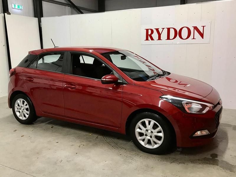 Red Used 2017 Hyundai i20 SE Hatchback | £8,995 (Fair price) - Image 1/4