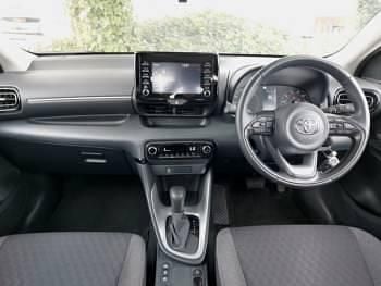 Used Toyota Yaris Hybrid 116 HP (85 kW) 2023 White Hatchback