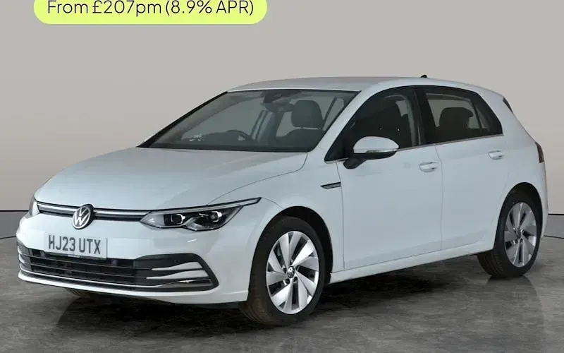 Begagnad VW Golf VIII Style 131 HK (96 kW) 2023 Halvkombi