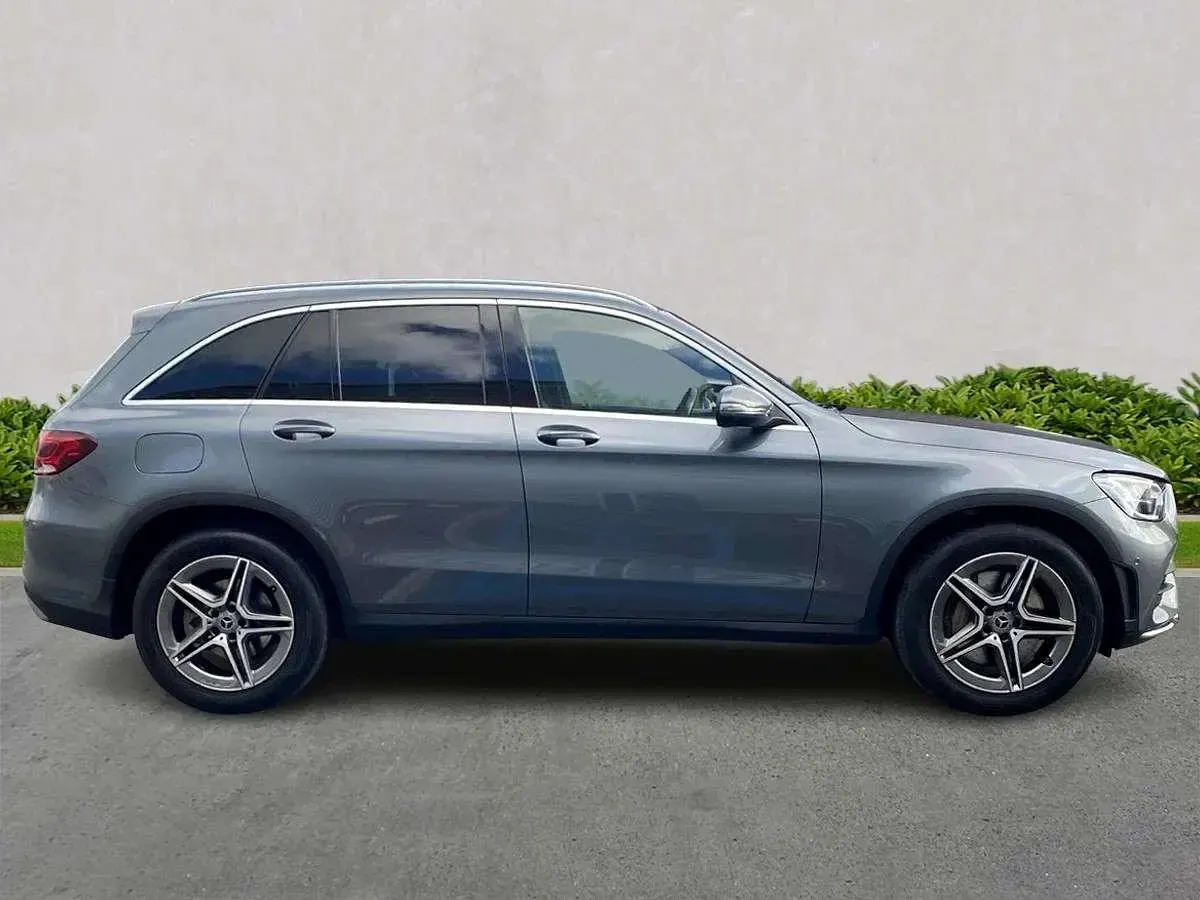 Begagnad Mercedes GLC300 AMG line 2020 Grå Kombi