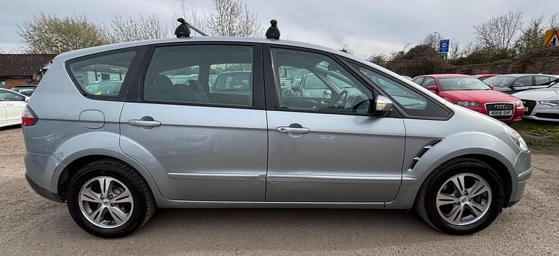 Usado Ford S-MAX Zetec 2010 Prateado Monovolume