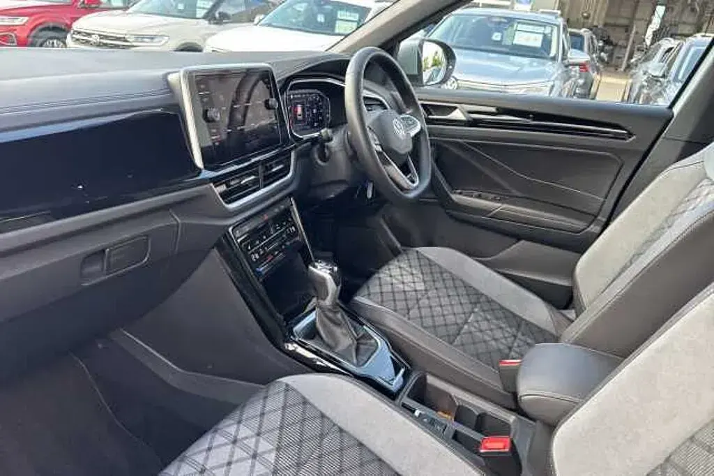 Used VW T-Roc R-line 150 HP (110 kW) 2024 Silver SUV
