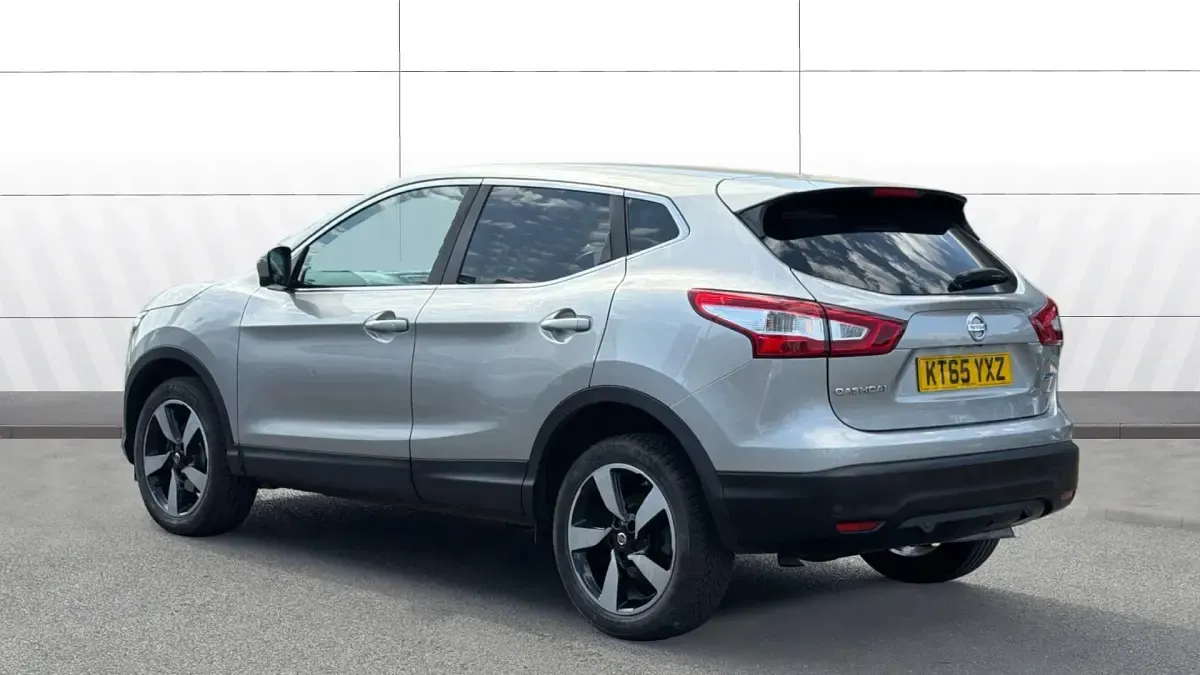 Used Nissan Qashqai N-TEC 110 HP (80 kW) 2015 Silver SUV