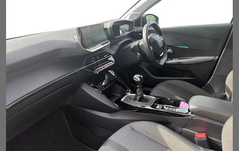 Used Peugeot 208 Allure+ 101 HP (74 kW) 2023 White Hatchback