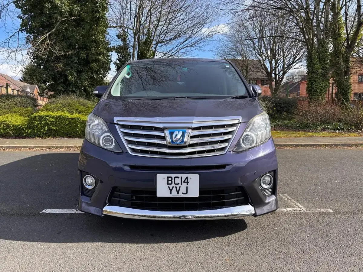 Begagnad Toyota Alphard 2026 Grå Minibuss