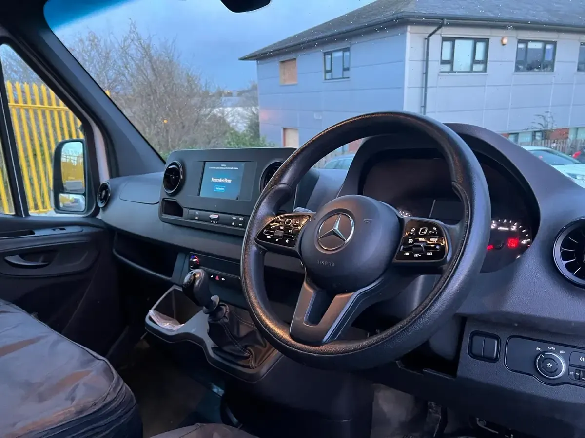 Used Mercedes Sprinter Progressive 148 HP (108 kW) 2022 White Van