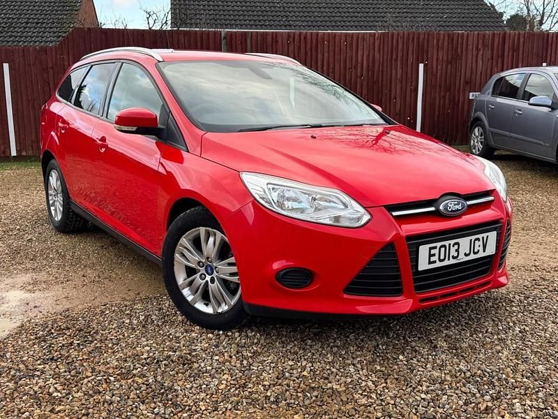 Used Ford Focus 115 HP (84 kW) 2013 Red Estate