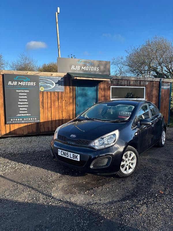 Black Used 2015 Kia Rio Hatchback | £4,245 (Good price) - Image 1/4