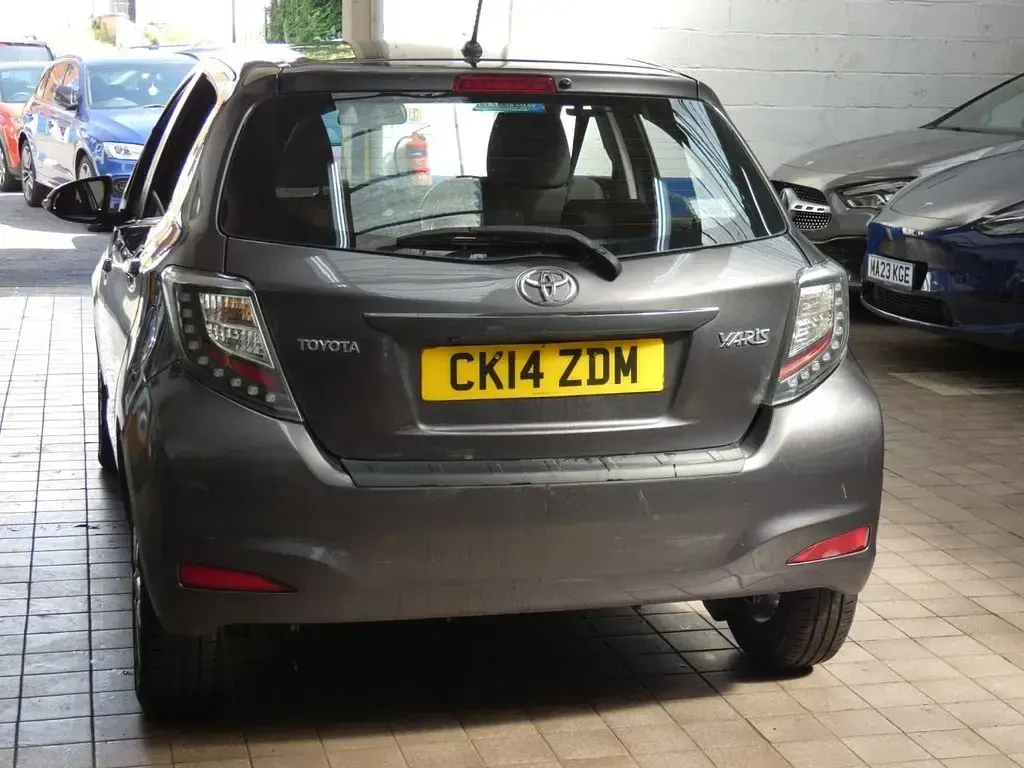 Used Toyota Yaris Plus 90 HP (66 kW) 2014 Grey Hatchback