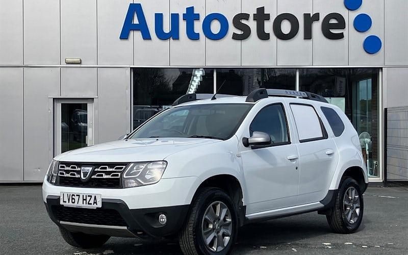 Used Dacia Duster Lauréate 109 HP (80 kW) 2017 White Estate