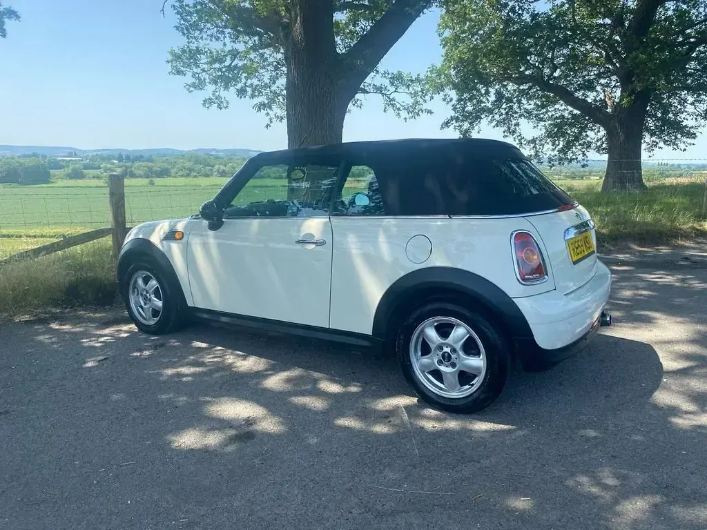 Used Mini Cooper Cabriolet 120 HP (88 kW) 2009 White Cabriolet