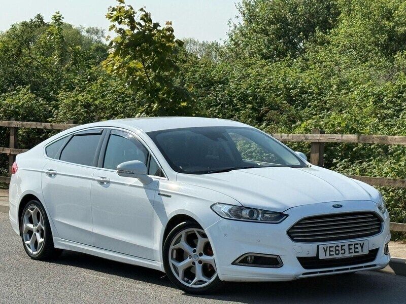 White Used 2015 Ford Mondeo Titanium Hatchback | £4,595 (Expensive) - Image 1/4