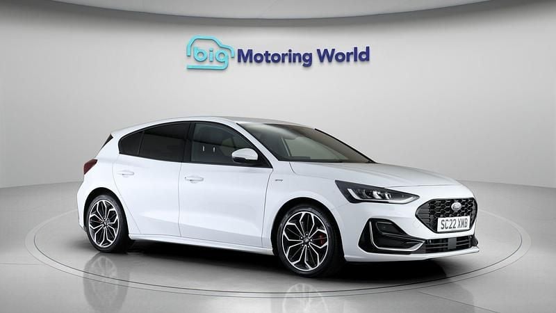 White Used 2022 Ford Focus ST-Line Hatchback | £13,700 (Fair price) - Image 1/4