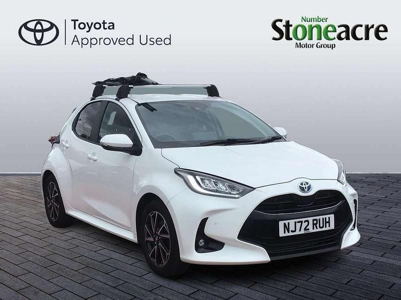 White Used 2022 Toyota Yaris Hybrid Design Hatchback | £15,000 (Fair price) - Image 1/2