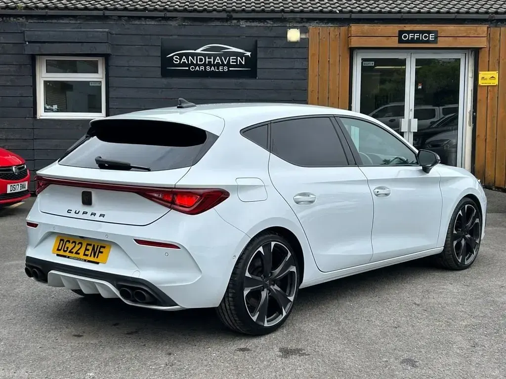 Used Cupra Leon VZ2 300 HP (220 kW) 2022 White Hatchback