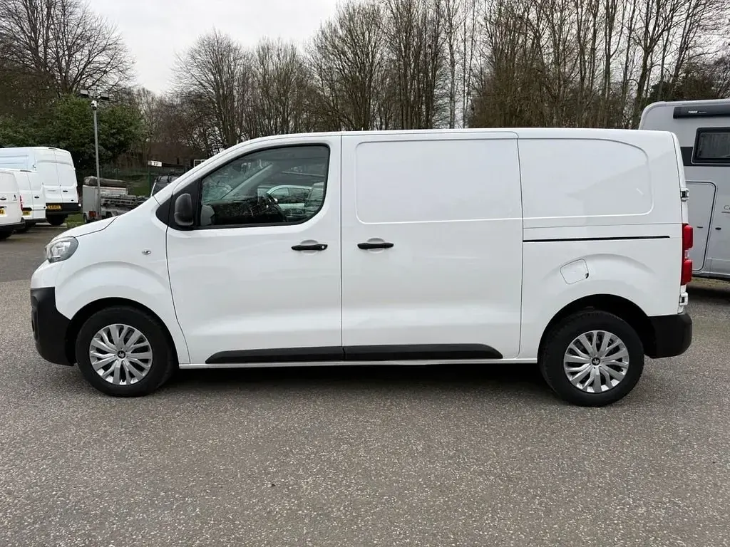 Second-hand Peugeot Expert 2021 Alb Van