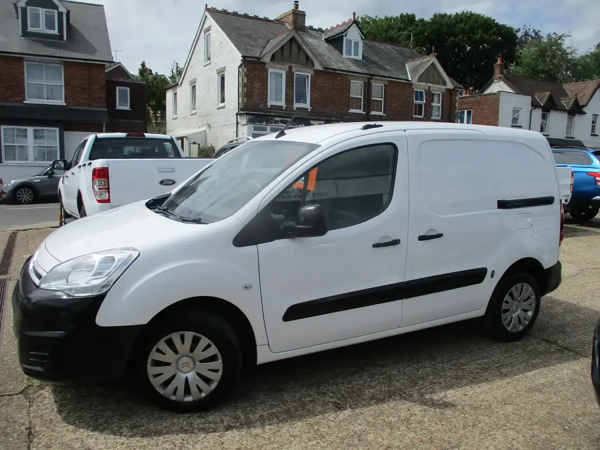 Used Citroën Berlingo 90 HP (66 kW) 2016 White MPV