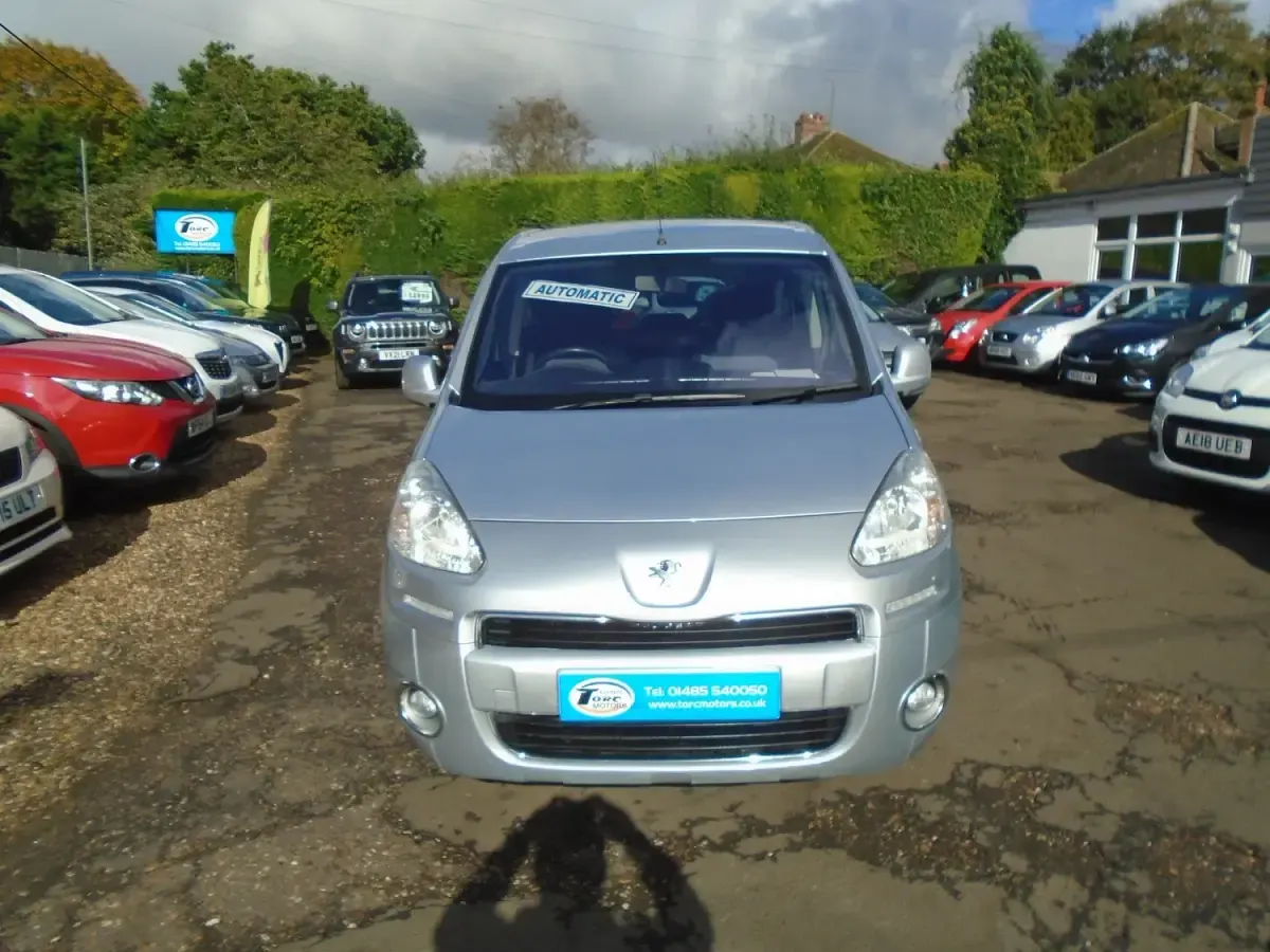 Used Peugeot TePee S 92 HP (67 kW) 2013 Silver MPV