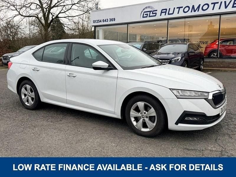White Used 2020 Skoda Octavia SE First Edition Hatchback | £12,890 (Fair price) - Image 1/4