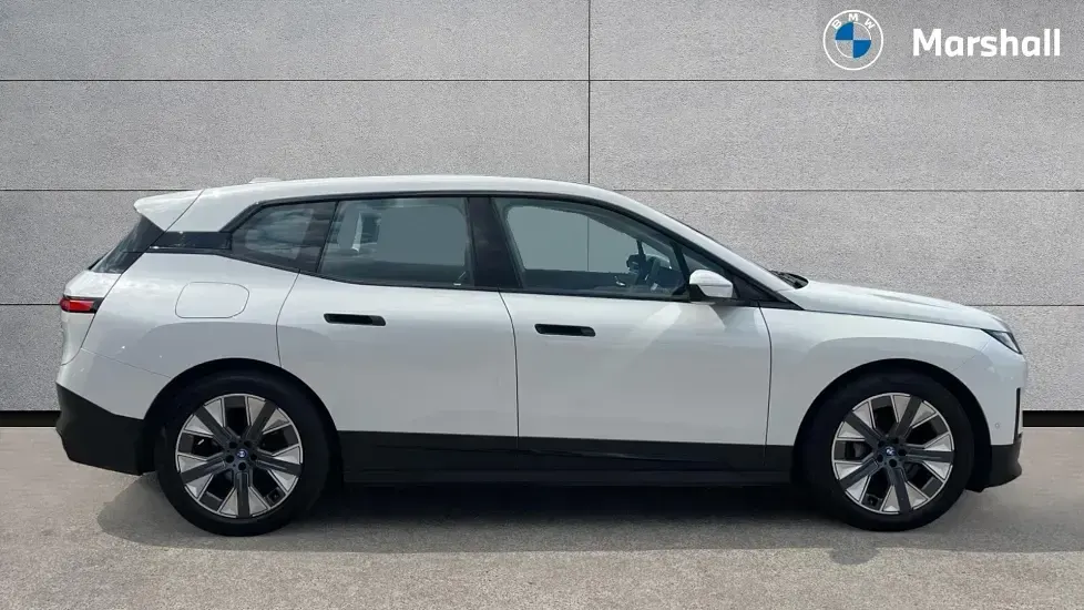 Used BMW iX Sport Line 239 kW (326 HP) 2022 Alpine white SUV