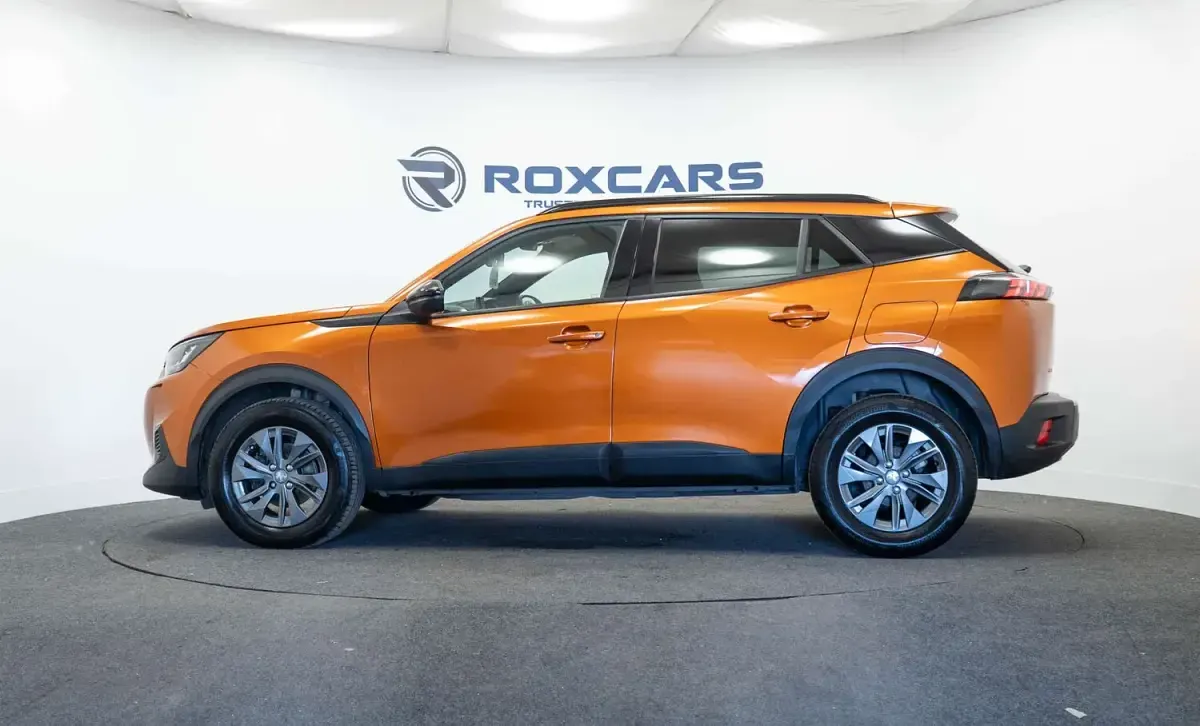 Used Peugeot 2008 Active+ 100 HP (73 kW) 2023 Orange SUV