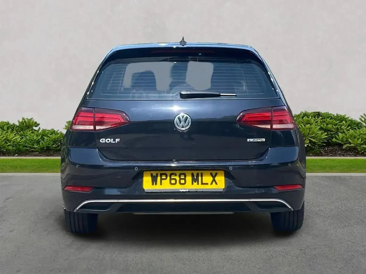 Used VW Golf VII SE 130 HP (95 kW) 2018 Black Hatchback