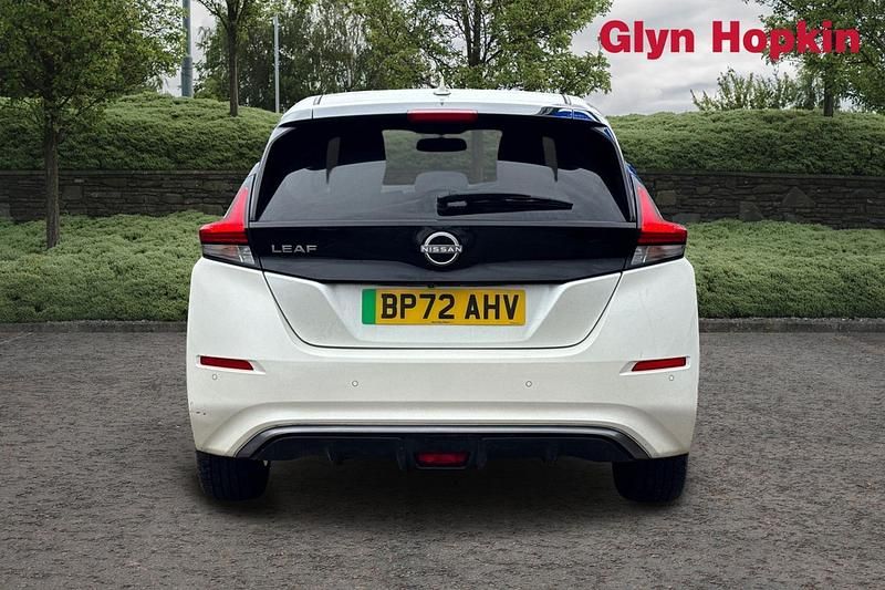 Used Nissan Leaf N-Connecta 110 kW (150 HP) 2022 White Hatchback