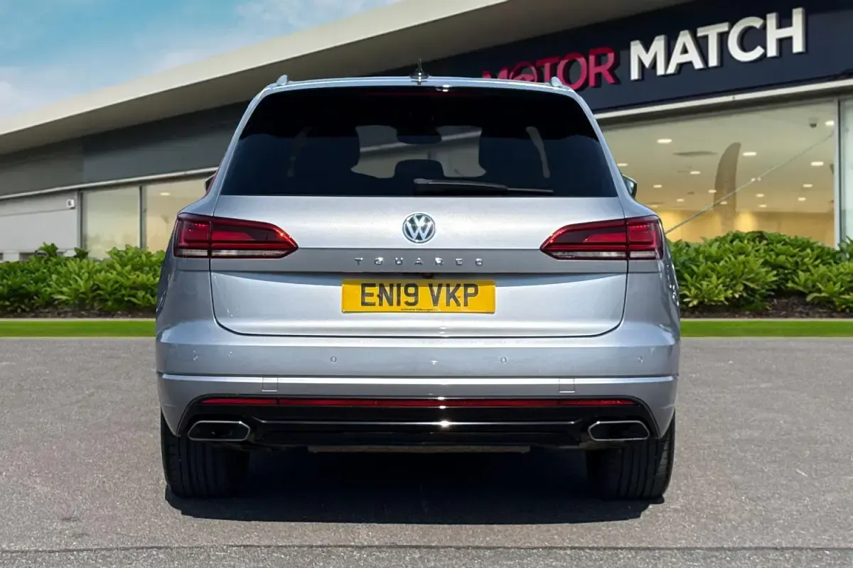Używany VW Touareg R-line 2019 Srebrny SUV