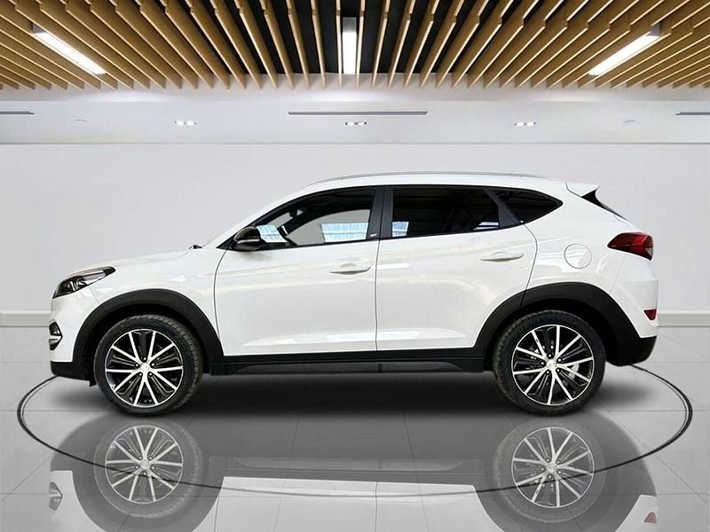 Used Hyundai Tucson GO! 116 HP (85 kW) 2018 White SUV