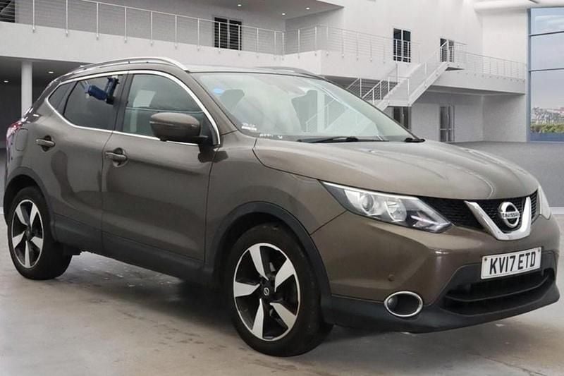Used Nissan Qashqai N-Connecta 110 HP (80 kW) 2017 Chestnut bronze SUV