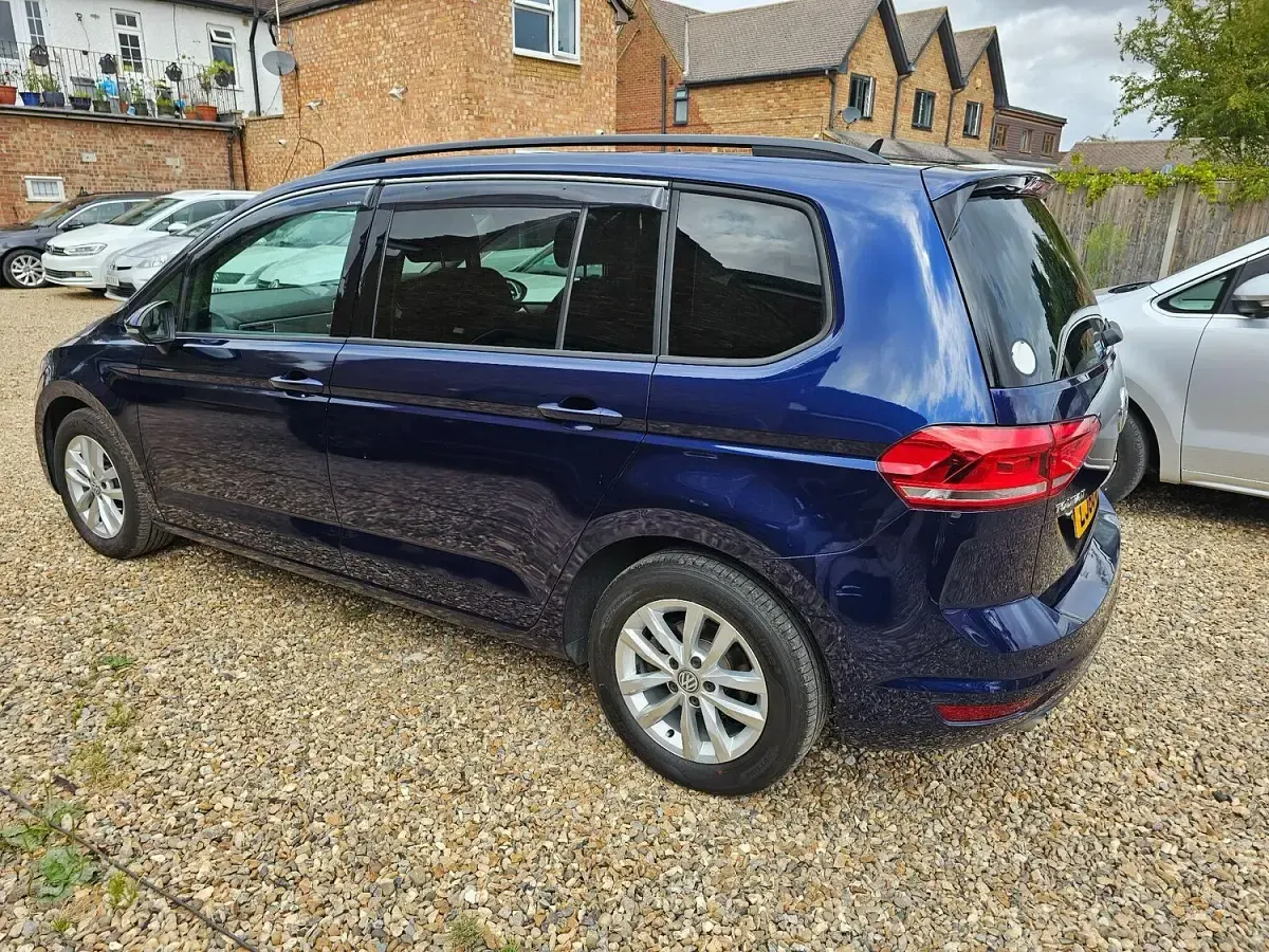Used VW Touran SEL 150 HP (110 kW) 2017 Blue MPV
