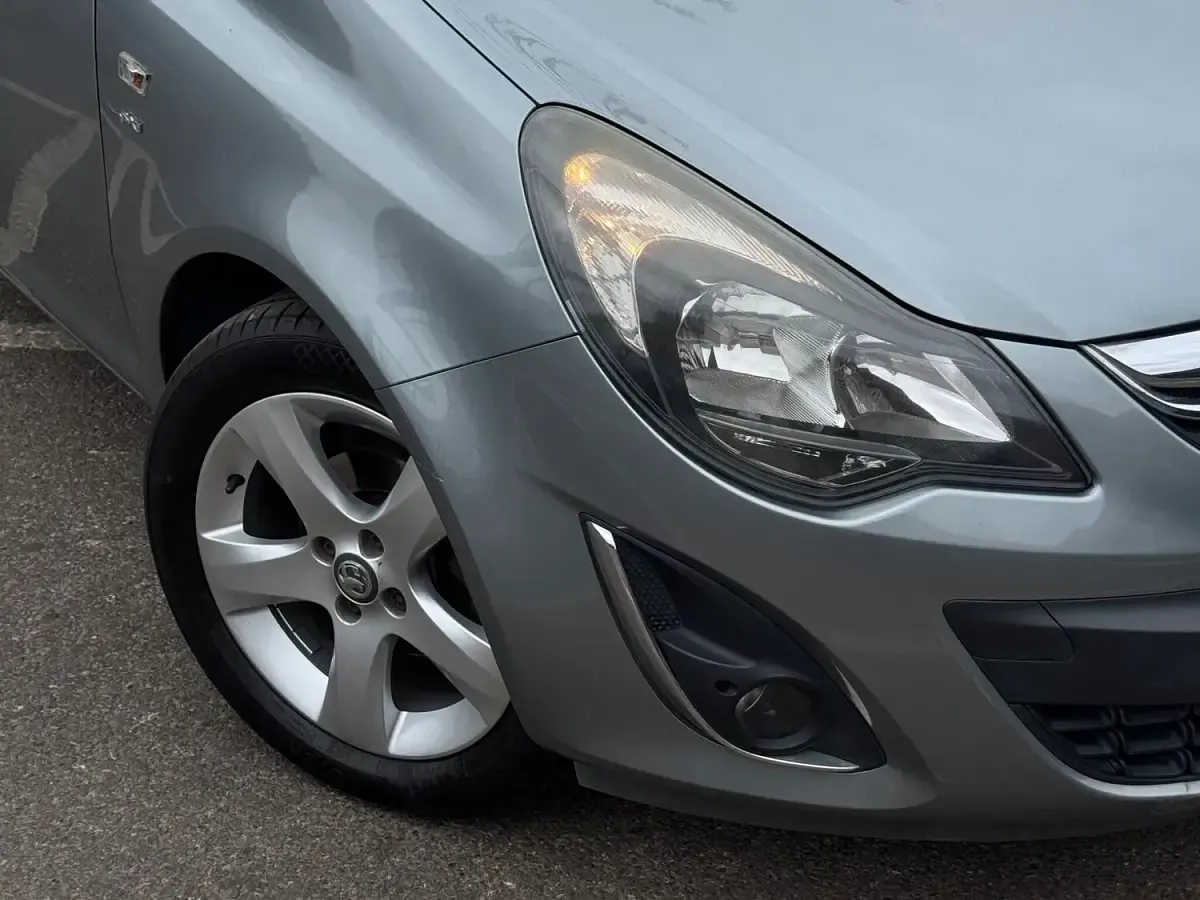 Used Vauxhall Corsa 90 HP (66 kW) 2013 Silver Hatchback