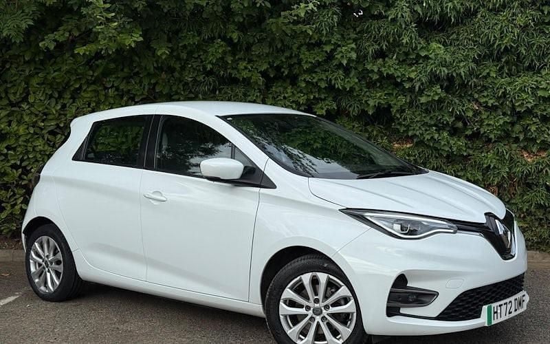 White Used 2022 Renault Rapid SE Hatchback | £8,983 (Fair price) - Image 1/4