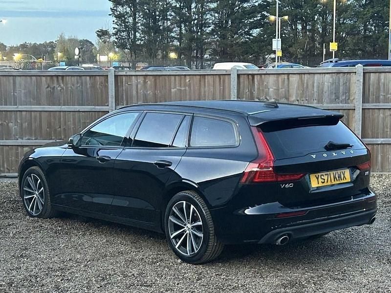 Used Volvo V60 Momentum 163 HP (119 kW) 2022 Black Estate