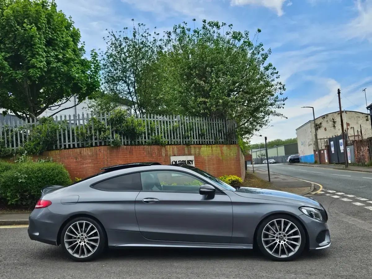 Używany Mercedes C220 AMG Line Premium 2017 Szary Coupe