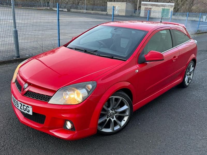 Used Vauxhall Astra Sport 237 HP (174 kW) 2009 Red Hatchback