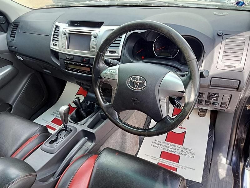 Used Toyota HiLux 171 HP (125 kW) 2013 Black Pickup