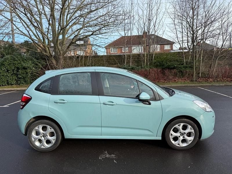 Begagnad Citroën C3 PureTech 2016 Blå Halvkombi