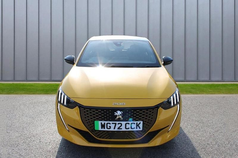 Used Peugeot e-208 Premium 98 kW (134 HP) 2022 Yellow Hatchback