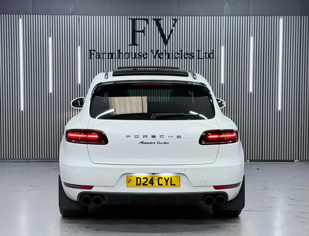 Used Porsche Macan Turbo 400 HP (294 kW) 2016 White SUV