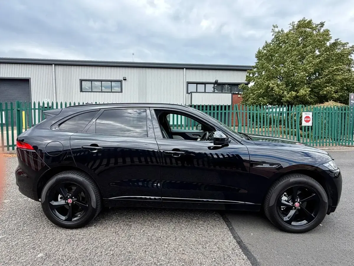 Used Jaguar F-Pace R-Sport 180 HP (132 kW) 2018 Black SUV