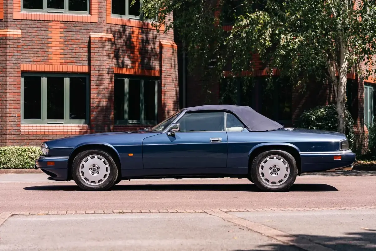 Used Jaguar XJS 233 HP (171 kW) 1996 Blue Cabriolet