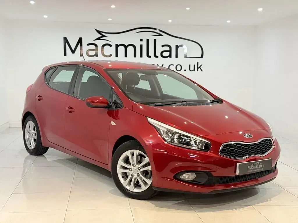 Used Kia Ceed 89 HP (65 kW) 2015 Red Hatchback