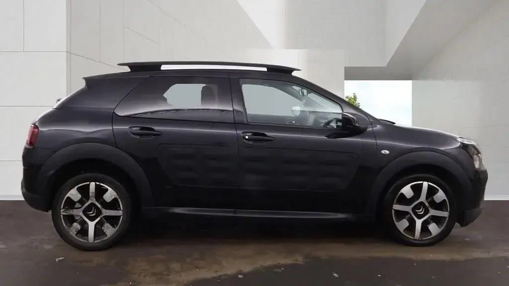 Used Citroën C4 Cactus Flair 82 HP (60 kW) 2015 Black Hatchback