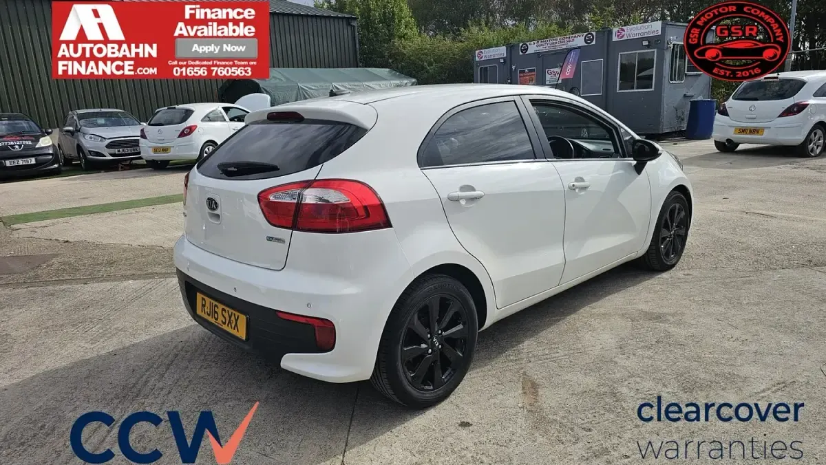 Used Kia Rio 74 HP (54 kW) 2016 White Hatchback